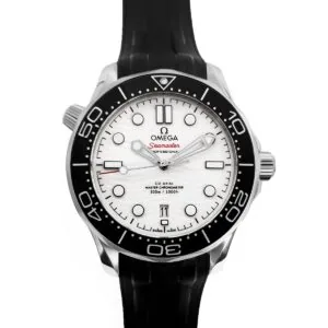 Seamaster Diver 300M Co-Axial Master Chronometer esfera blanca con correa de caucho negra